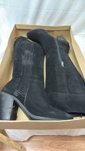 lot 131 image: Jessica Simpson Black Knee-High Boots with Braided Detail and Block Heel (9M)