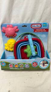 lot 136 image: Little Tikes Folding Bucket with Shovel and 4 Sand Molds 12m