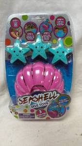 lot 137 image: Goofy Foot Seashell Dive Toys with 3 Star Fish