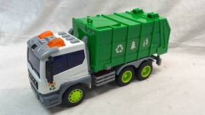 lot 222 image: Maxx Action Garbage Truck Toy