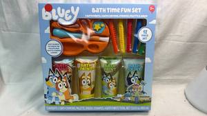 lot 226 image: Bluey Bath Time Fun Set 12-Piece 4 Bath Paints 5 Crayons Stamper Palette Brush