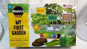 lot 228 image: Miracle-Gro Kids My First Garden Planter & Seed Kit