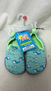 lot 232 image: Bring on the Sun Toddler Water Shoes Small 56
