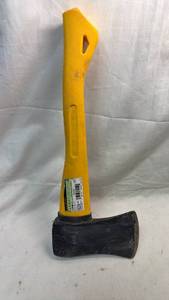 lot 249 image: Kobalt Fiberglass Handle Axe 1-14 lb 14 in Handle 96231