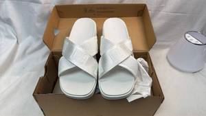 lot 303 image: UGG W Emily Mesh Slide Sandals WMS 9 White 1119491