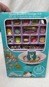 lot 331 image: Squishmallows Luxe Jewelry Design Kit with 12 Charms