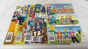 lot 371 image: Archie Comics 5 Issue Lot