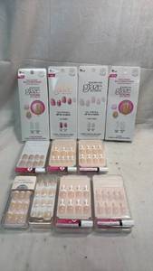 lot 387 image: Lot of Artificial Nails