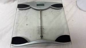 lot 429 image: Digital Bathroom Scale - Glass Max 330lbs