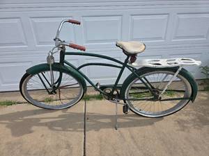 lot 454 image: Old vintage green bicycle