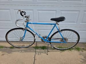 lot 456 image: Vintage 1960s Schwinn Continental Sky Blue 10 speed bicycle