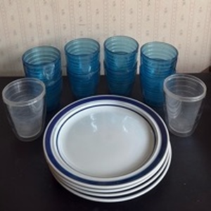 lot 1002 image: Double wall insulated Set 8 Blue Cups 2 Clear Cups and 4 Stoneware Plates Navy Trim Made in Japan