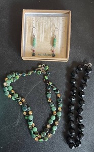 lot 1017 image: Vintage and Modern Stone Bead and Crystal Jewelry Lot
