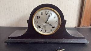 lot 1025 image: Sessions Mantel Clock with Two Keys
