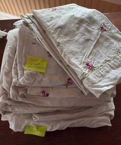 lot 1032 image: Full Duvet Cover and Shams Set Floral Embroidered and Queen Featherbed Cover