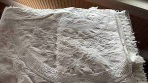 lot 1033 image: Full Size Fringed Coverlet