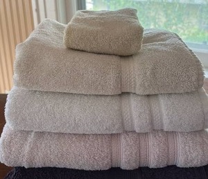 lot 1037 image: Bath Towel Stack with Hand Towel