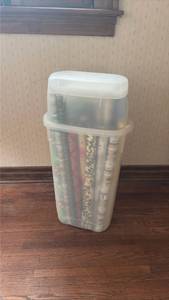 lot 1049 image: Clear Plastic Wrapping Paper Storage Container with Lid and Handle