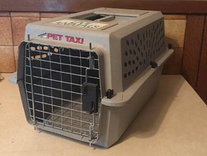 lot 1055 image: Petmate Pet Taxi Live Animals CarrierGood Clean Condition