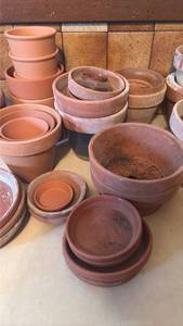 lot 1063 image: Lot of Terracotta Clay Pots and Planters Mixed Sizes