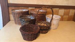 lot 1072 image: Woven Basket Lot 6 Pieces Assorted Sizes Storage Baskets
