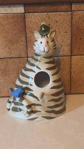 lot 1074 image: Ceramic Cat Bird House - 8 Inch Tall