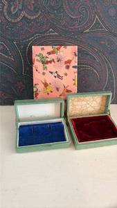 lot 2012 image: Vintage Jewelry Boxes with Hinges & Small Gift Box