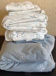 lot 2042 image: Snowflake Flannel Duvet Cover and Sheet Set with Shams Full Size