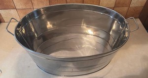 lot 5015 image: Stainless Steel Oval Beverage Tub with Handles, 21 Inches