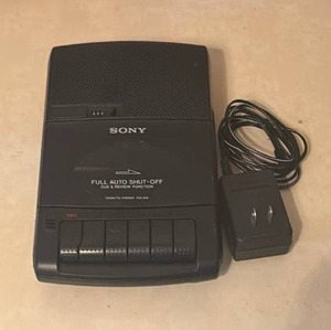lot 4001 image: Sony Cassette Recorder Full Auto Shut-Off Cue & Review Function