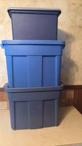 lot 4038 image: Rubbermaid Roughneck Storage Box M 18 gal 23.9 x 15.9 x 16.5 in