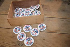 lot 2593 image: Good Same Buttons in a Wood Box
