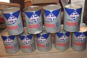 lot 2610 image: Full Skelly Oil Cans