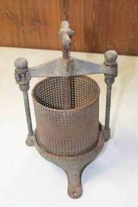 lot 2614 image: Antique Fruit or Lard Press