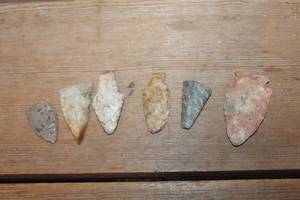 lot 2639 image: Lot of Arrowheads