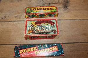 lot 2646 image: Vintage Dominos