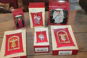 lot 2651 image: IOB Hallmark Ornaments