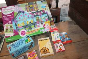 lot 2661 image: Knex Mighty Makers Set, Flash Cards & More