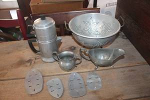 lot 2665 image: Vintage Gravy Boat, Coffee Pot and More