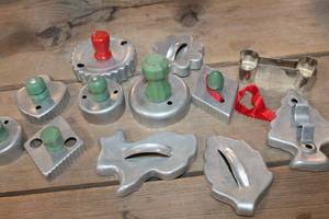lot 2666 image: Vintage Cookie Cutters