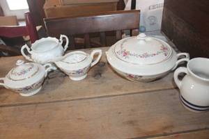 lot 2672 image: Vtg. Creamer, Sugar Bowls and More