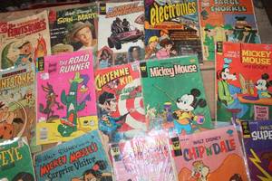lot 2674 image: Vtg. Disney and More Comic Books