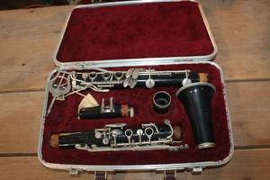 lot 2680 image: King Clarinet in Carrying Case