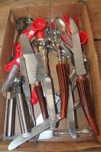 lot 2686 image: Vintage Carving Set and More