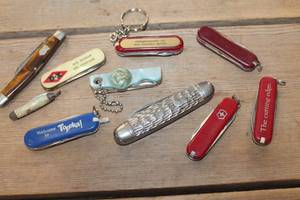lot 2690 image: Lot of Misc. Pocket Knives