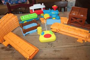 lot 2710 image: Vintage Tyco Sesame Street Train Set untested