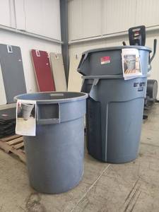lot 1033 image: Rubbermaid Brute Gray Round Container 55 Gallon - Set of 3