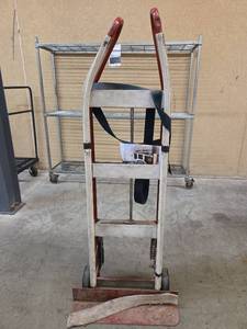 lot 1063 image: Hand Truck Dolly By Craftsman - Model 165.87261