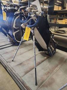 lot 1087 image: Golf Club Set with Bag