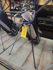 lot 1090 image: Golf Club Set with Bag